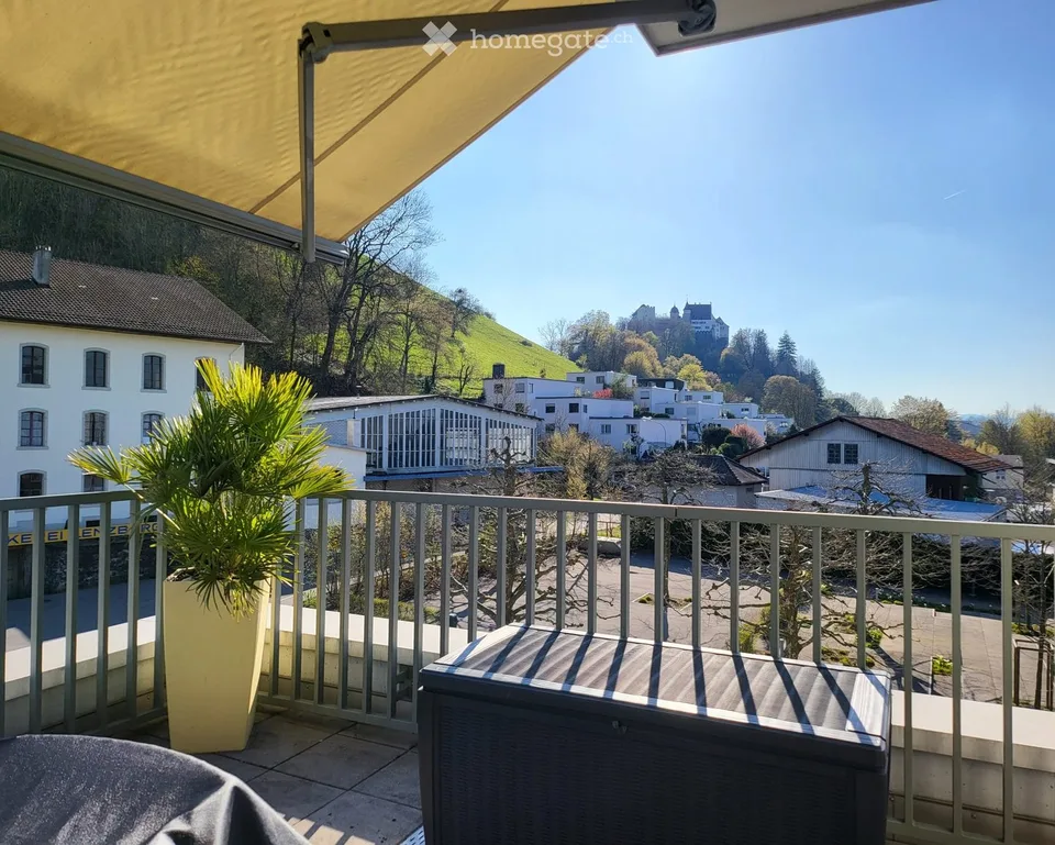 Exclusive 4.5 Attika Whg. mit  Sicht auf Schloss Lenzburg