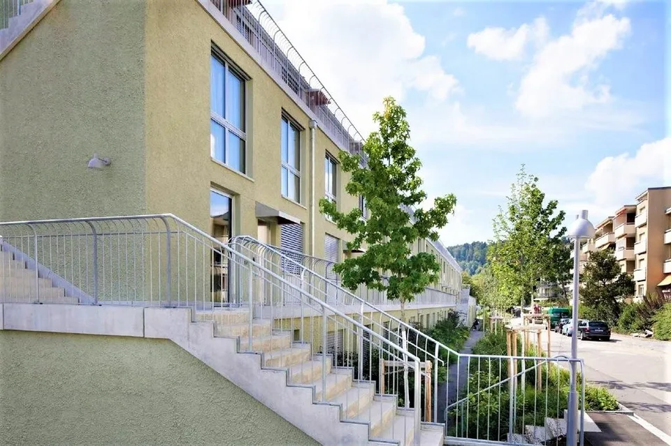 Moderne 2.5 Zimmer-Wohnung in der Überbauung WINTY