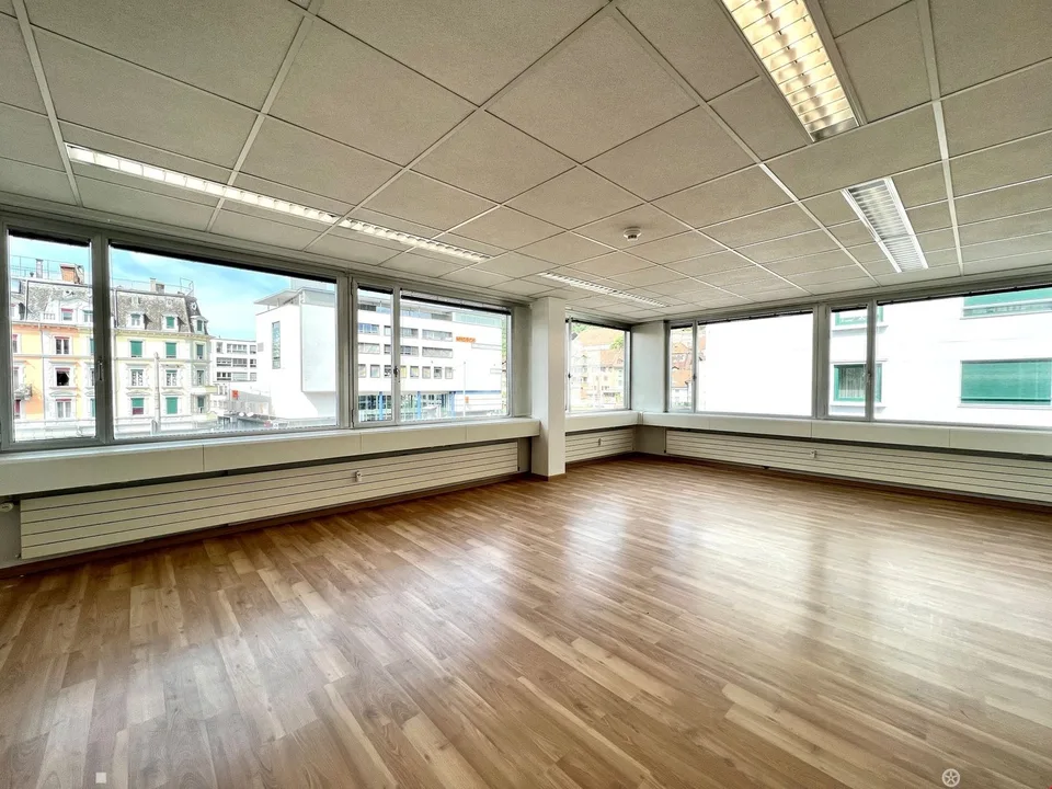 *GELEGENHEIT* diverse neu sanierte Büroräume von 14 - 40m2