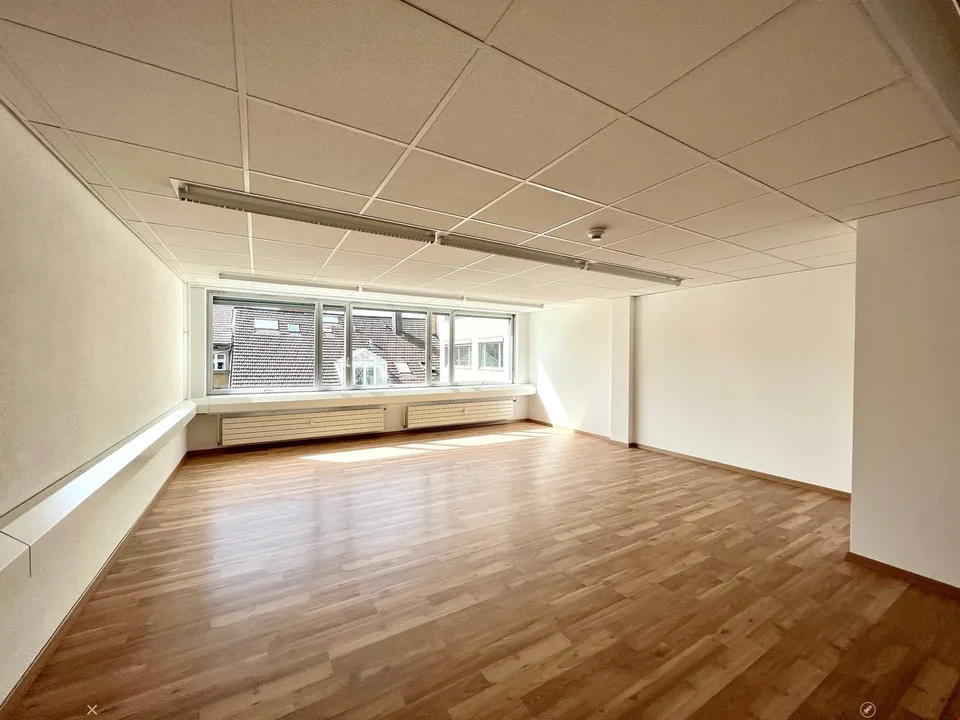 *GELEGENHEIT* diverse neu sanierte Büroräume von 14 - 40m2