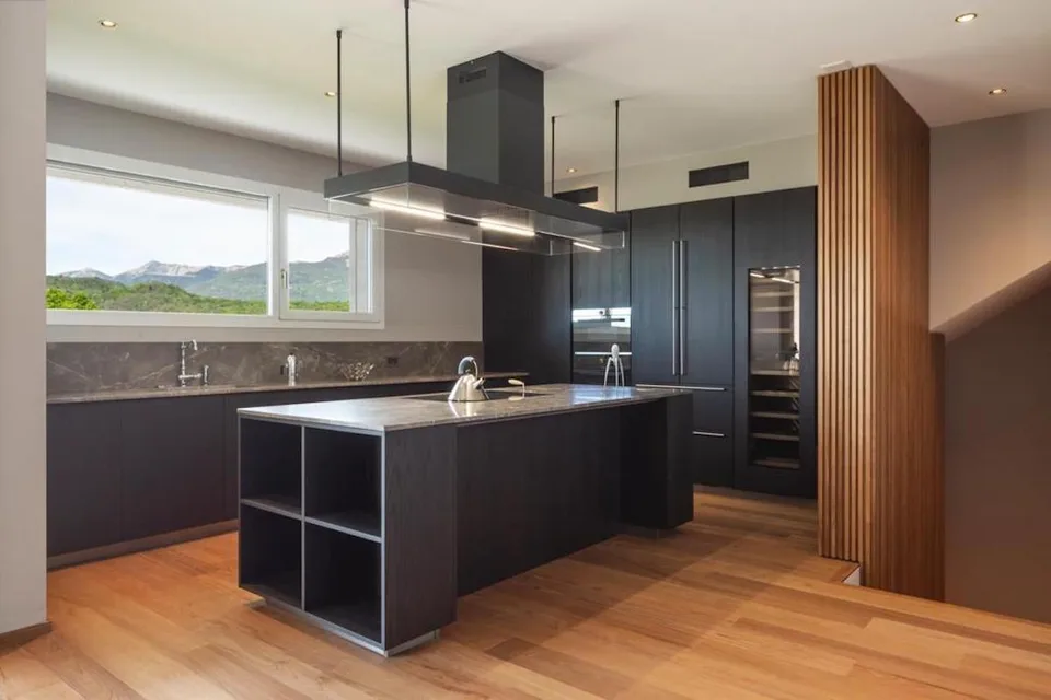 Prächtige Wohnung mit Garten und Seeblick