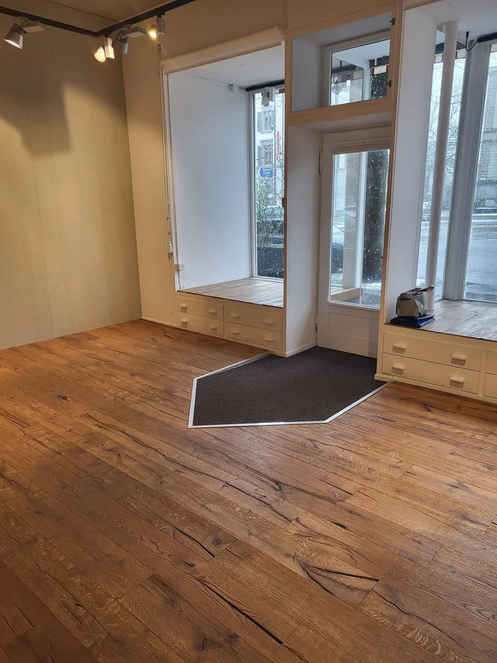 Locale commerciale in una posizione molto attraente nel cuore di Glarus