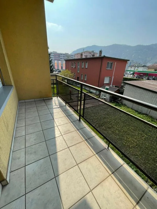 2,5 locaux avec balcon
