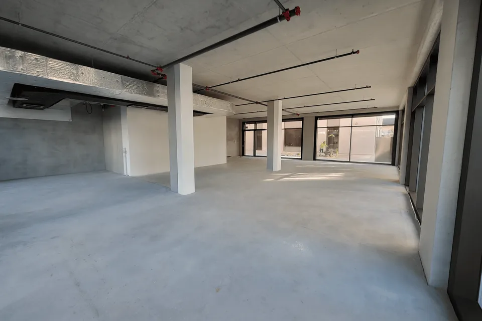 Semi-fitted area of approx. 196 m2