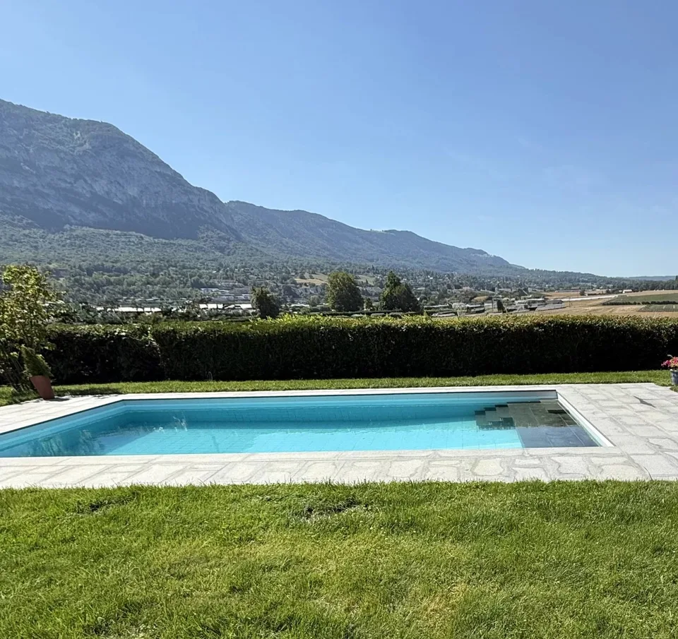 Villa di lusso a Vessy con vista campagna e piscina
