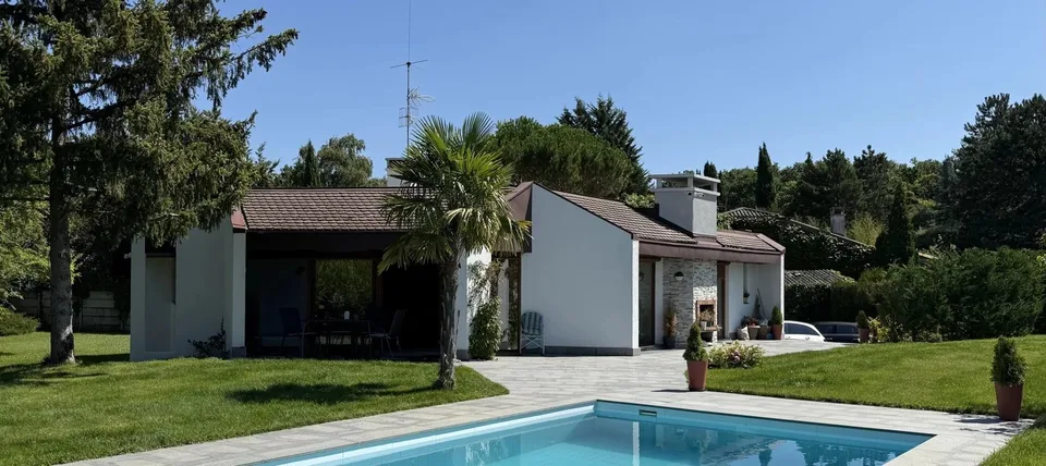 Villa di lusso a Vessy con vista campagna e piscina