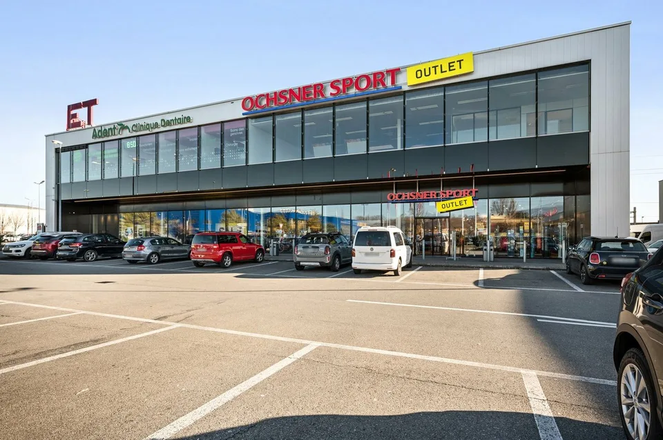 Bureau de 363m2 dans le Centre Outlet Allaman / IKEA
