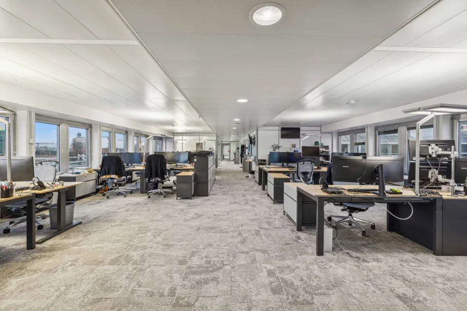 BÜROS PLUG & WORK 757 m² | Quartier Pont Rouge
