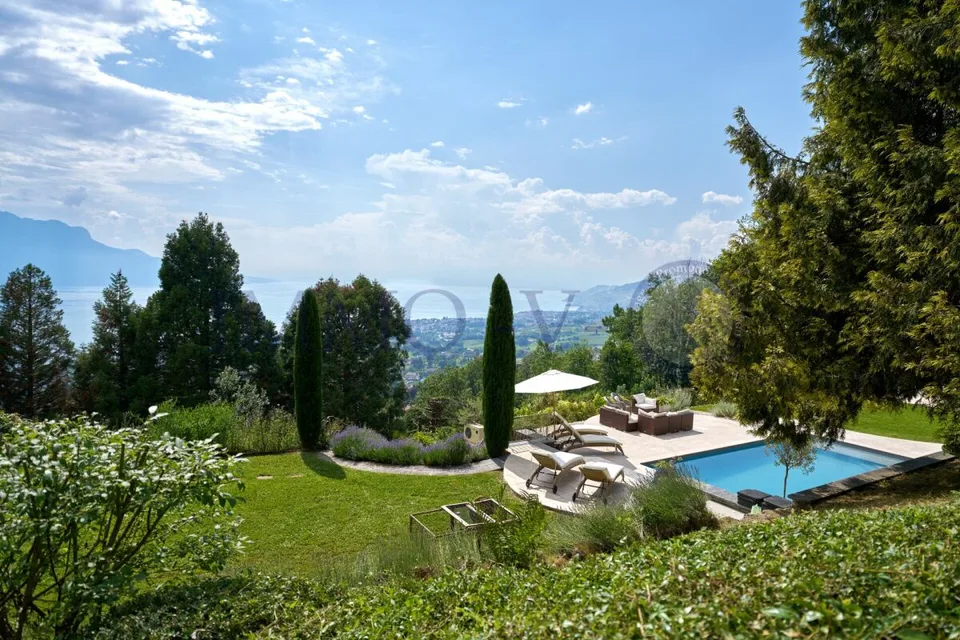 DE PRESTIGE AVEC PISCINE ET VUE PANORAMIQUE - MEUBLEE