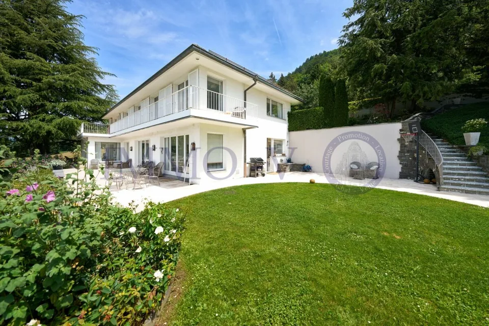 DE PRESTIGE AVEC PISCINE ET VUE PANORAMIQUE - MEUBLEE