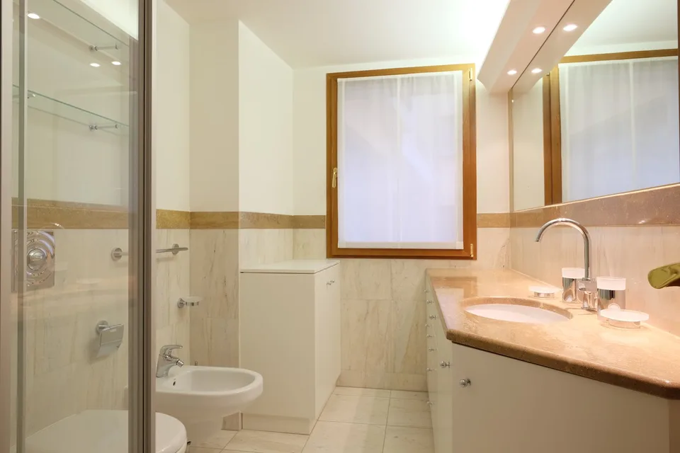 Affittasi appartamento di alto standing, lungolago Lugano al 3° Piano – foto 11 di 17