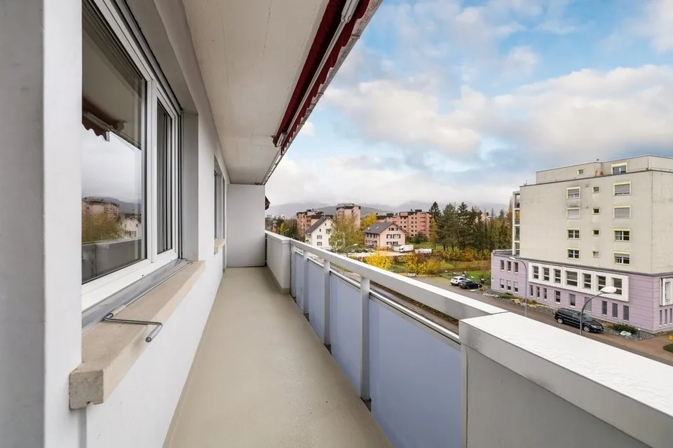 Wohnung mit 3 Zimmern und großem sonnigen Balkon – Foto 9 von 10