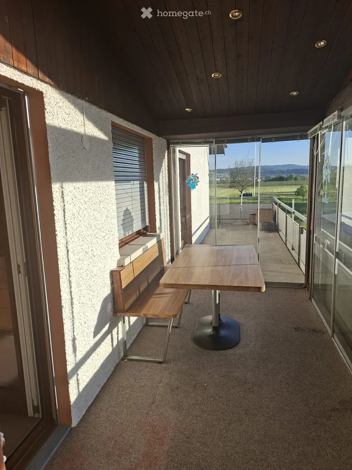 Appartamento giardino 4,5 locali con serra, balcone e garage