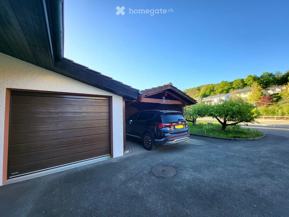 Appartamento giardino 4,5 locali con serra, balcone e garage