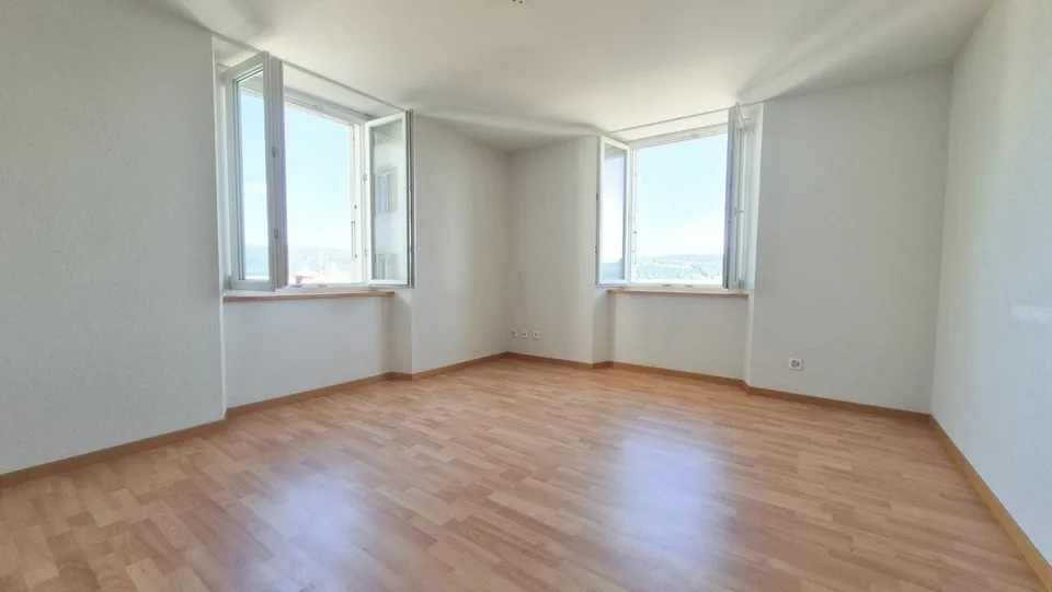 Lumineux appartement de 3.5 pièces, cuisine et salle de bains neuves - 1er loyer offert