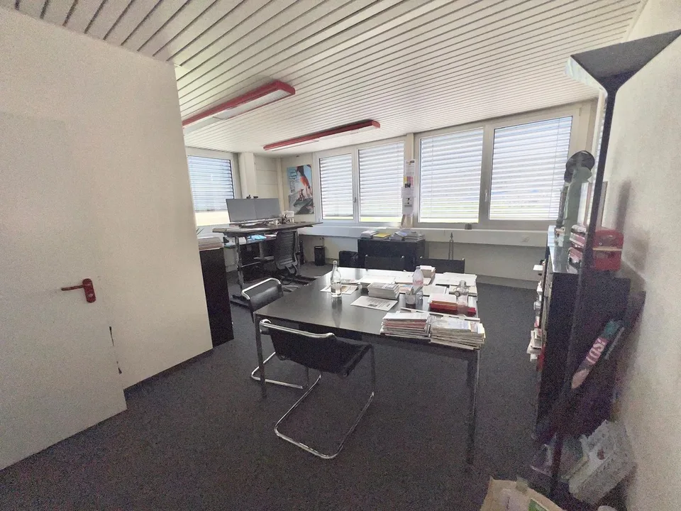Spazi di ufficio moderni con vista panoramica + pubblicità illuminata sull'A1 – La vostra azienda visibile ogni giorno! – foto 18 di 23