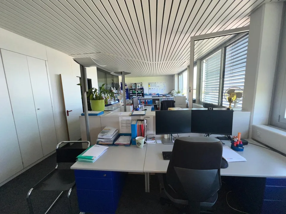 Spazi di ufficio moderni con vista panoramica + pubblicità illuminata sull'A1 – La vostra azienda visibile ogni giorno! – foto 15 di 23