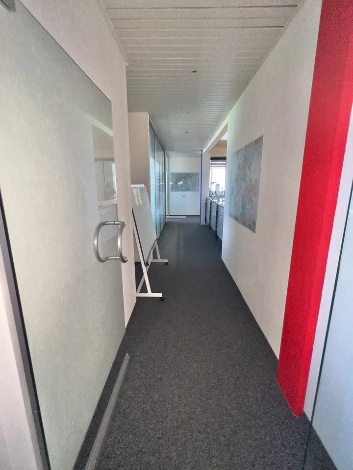Spazi di ufficio moderni con vista panoramica + pubblicità illuminata sull'A1 – La vostra azienda visibile ogni giorno! – foto 13 di 23