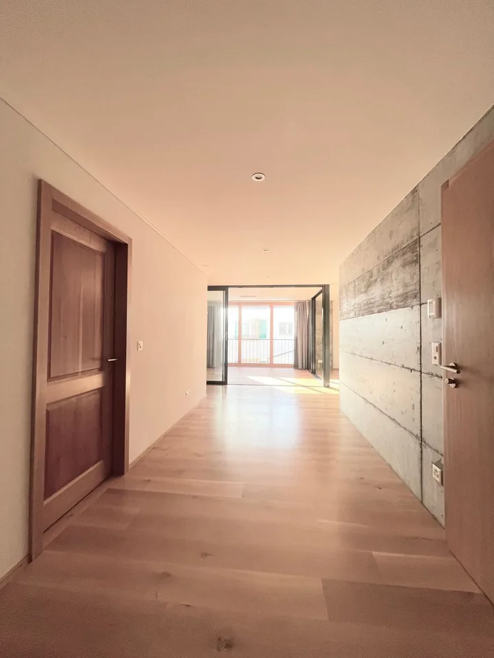 Großzügige 4,5-Zimmer-Wohnung mit 140m2 und Innenloggia!