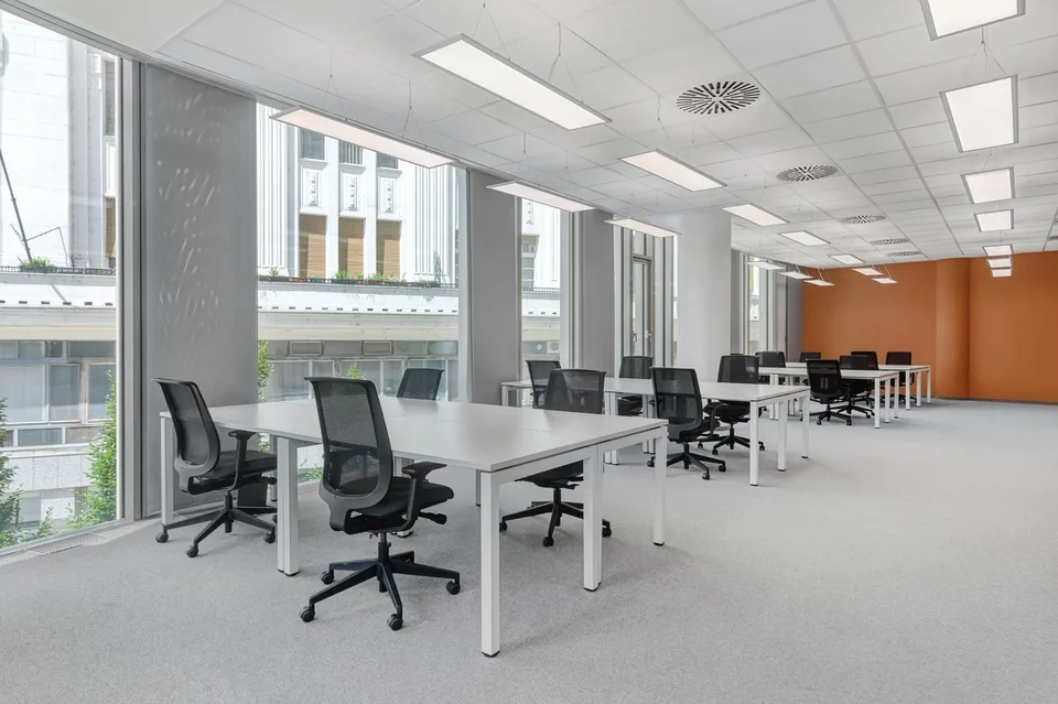 Bureau privé pour 15 à Regus Airport