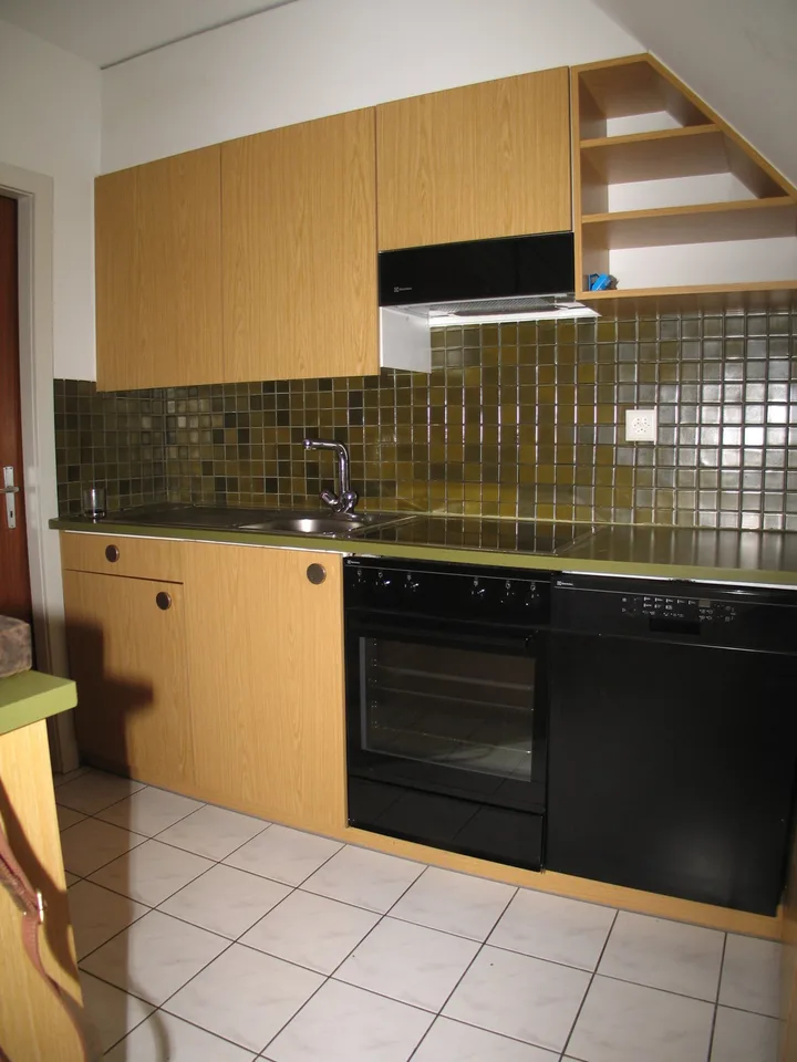 Charmante 3-Zimmer-Dachwohnung mit Galerie im Zentrum von Riehen – Foto 6 von 12