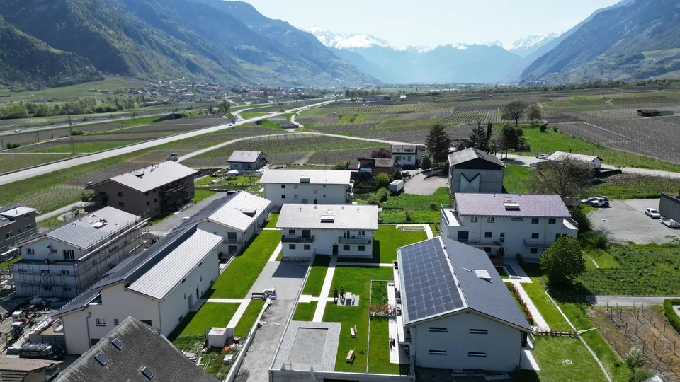 Places de parc extérieures et intérieures à louer