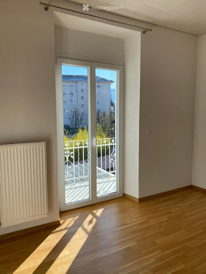 Renovierte Wohnung aus 2020, hohe Raumhöhe