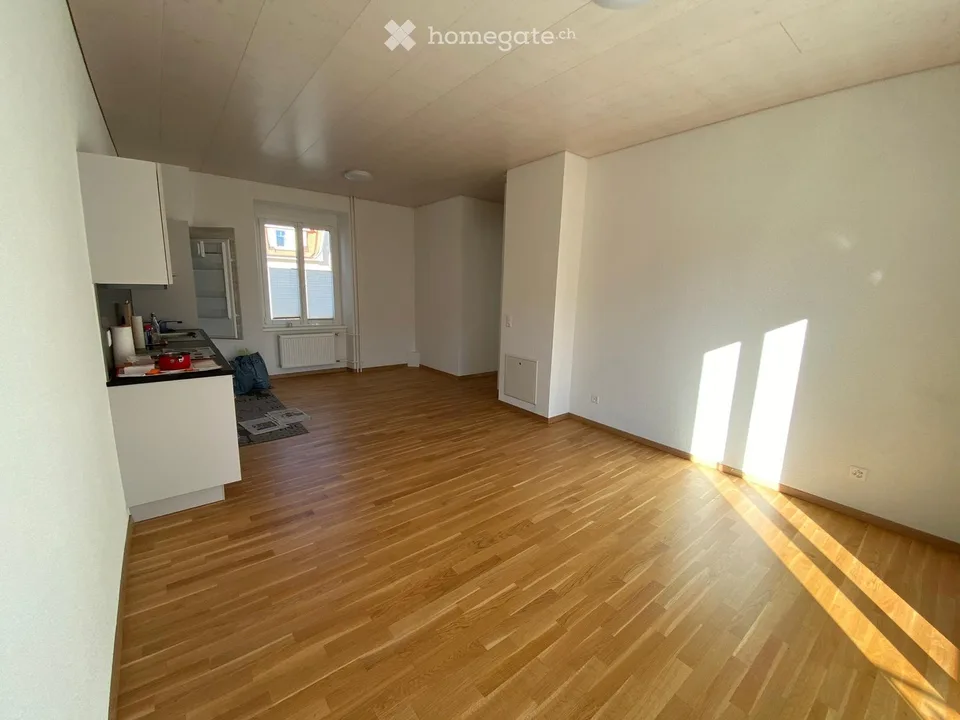 Renovierte Wohnung aus 2020, hohe Raumhöhe