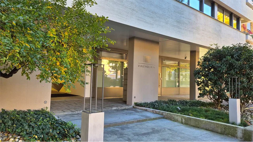 Nous recherchons un sous-locataire - bureau lumineux au centre de Chiasso