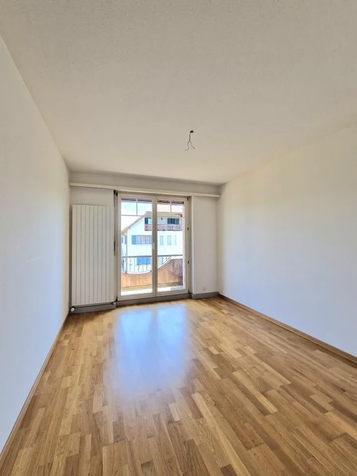 Schöne, helle Wohnung mit zwei Balkonen in ruhiger Umgebung