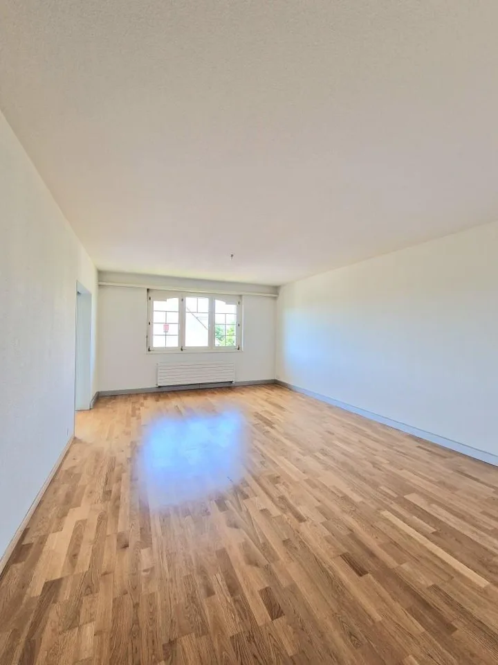 Schöne, helle Wohnung mit zwei Balkonen in ruhiger Umgebung