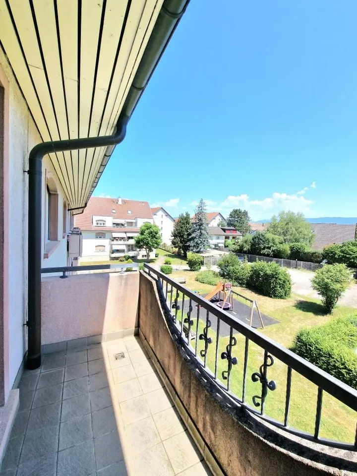 Schöne, helle Wohnung mit zwei Balkonen in ruhiger Umgebung