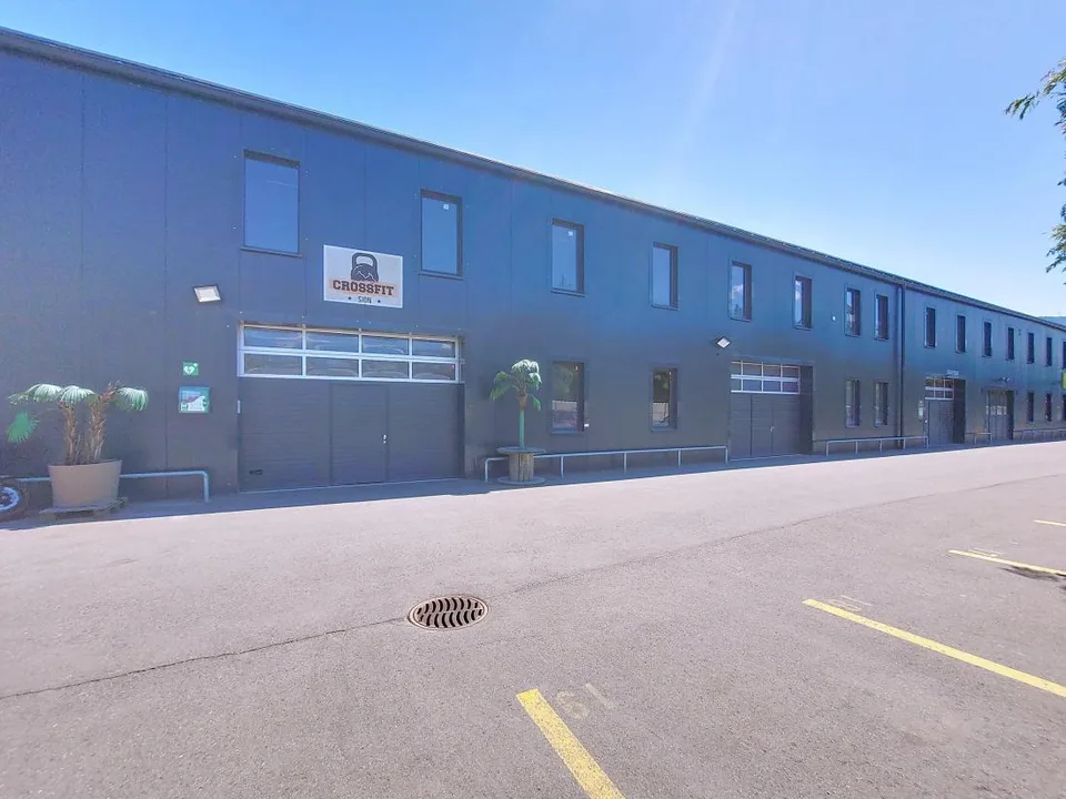 Sion, 2 Gewerberäume à 297,60 m2 in einem vollständig renovierten Industriegebäude zu vermieten
