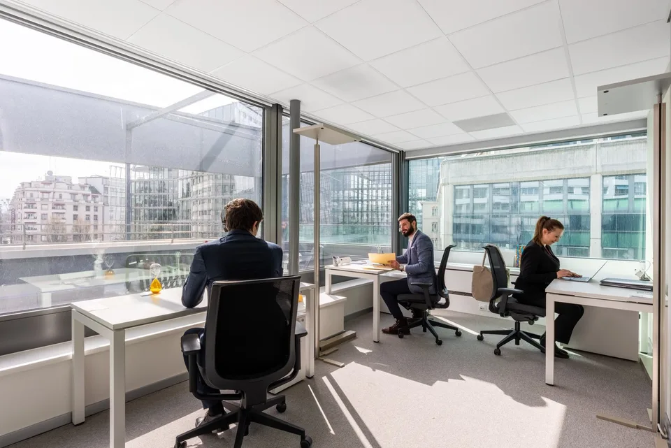 Bureau sur mesure pour 3 à Spaces Nations