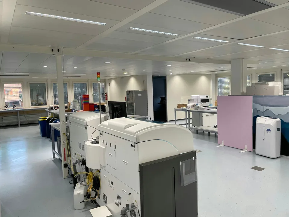 Votre nouvel espace de bureau/laboratoire/cabinet à seulement 4 minutes de l'aéroport de Zurich en transports en commun – photo 8 sur 9