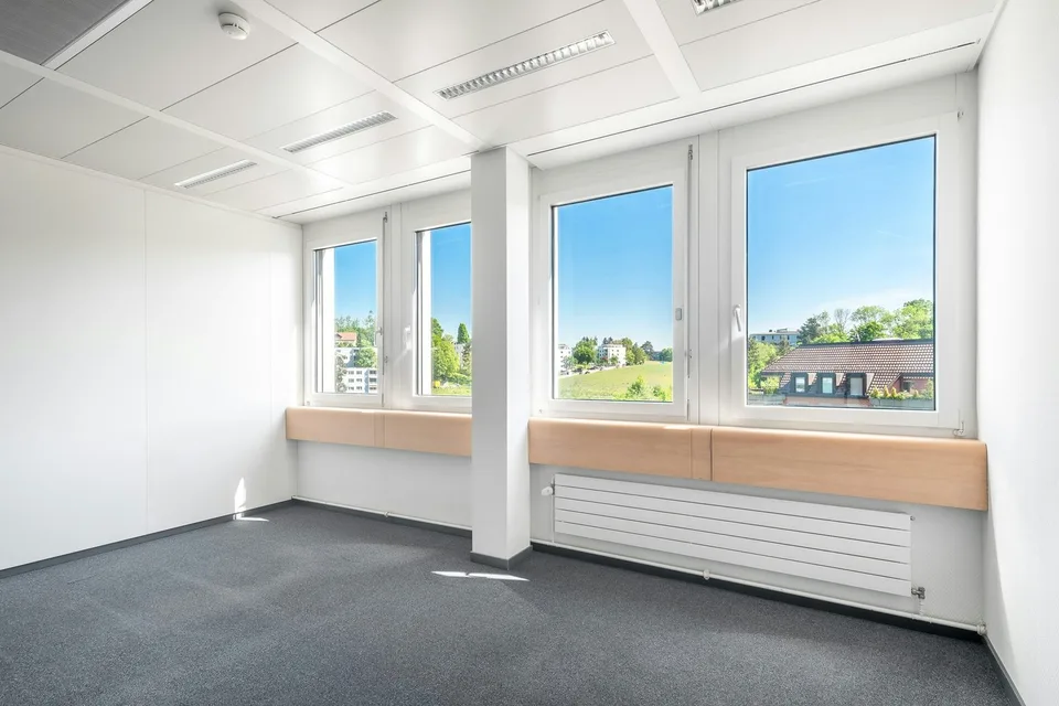 Ihre neuen Büro/Labor/Praxisfläche in nur 4 Fahrminuten mit dem ÖV vom Flughafen ZRH entfernt