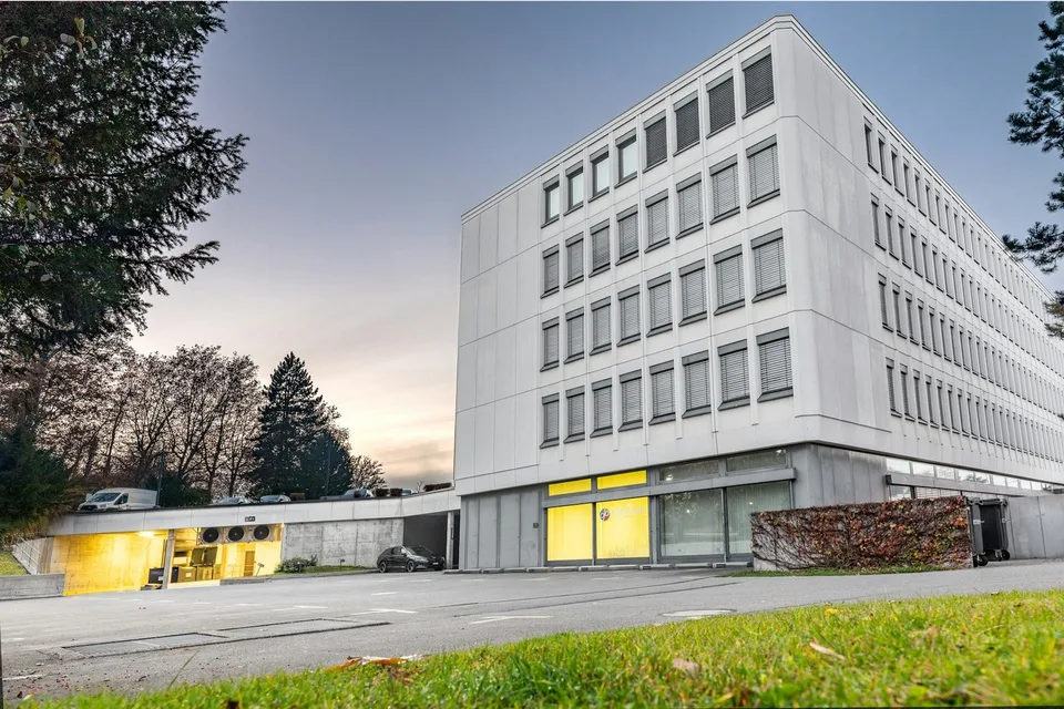 Ihre neuen Büro/Labor/Praxisfläche in nur 4 Fahrminuten mit dem ÖV vom Flughafen ZRH entfernt