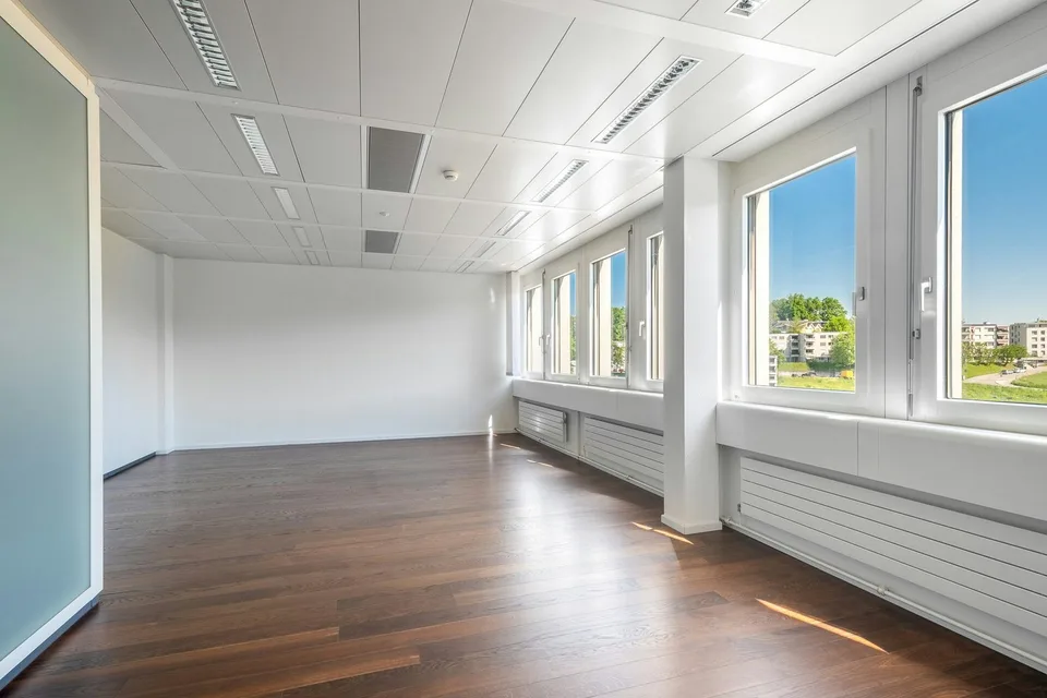 Ihre neuen Büro/Labor/Praxisfläche in nur 4 Fahrminuten mit dem ÖV vom Flughafen ZRH entfernt