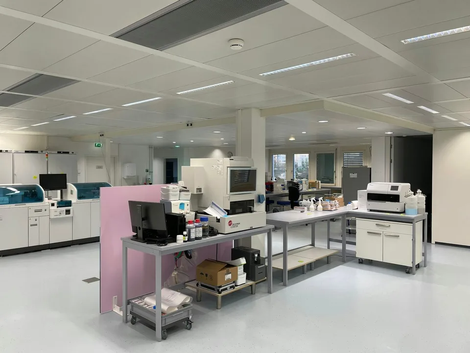 Votre nouvel espace de bureau/laboratoire/cabinet à seulement 4 minutes de l'aéroport de Zurich en transports en commun – photo 7 sur 9