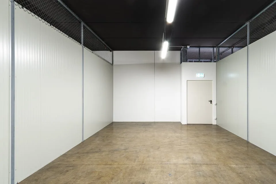LUGANO NORD - AFFITTASI MAGAZZINO DI 42 MQ (rif. D22)