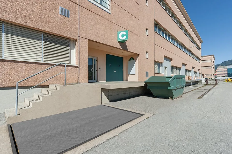 LUGANO NORD - AFFITTASI MAGAZZINO DI 42 MQ (rif. D22)