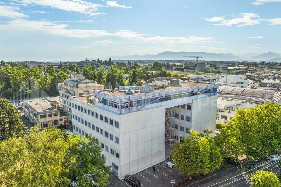 Surfaces professionnelles aménagées proche gare de Meyrin - Grand-Puits 42