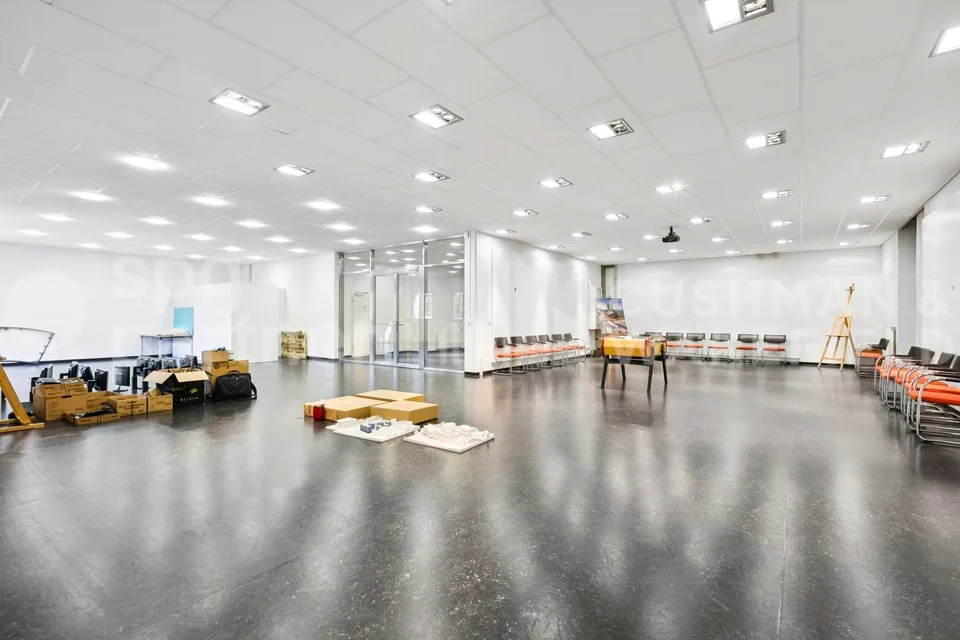 Superficie professionale ristrutturata vicino alla stazione di Meyrin - Grand-Puits 42