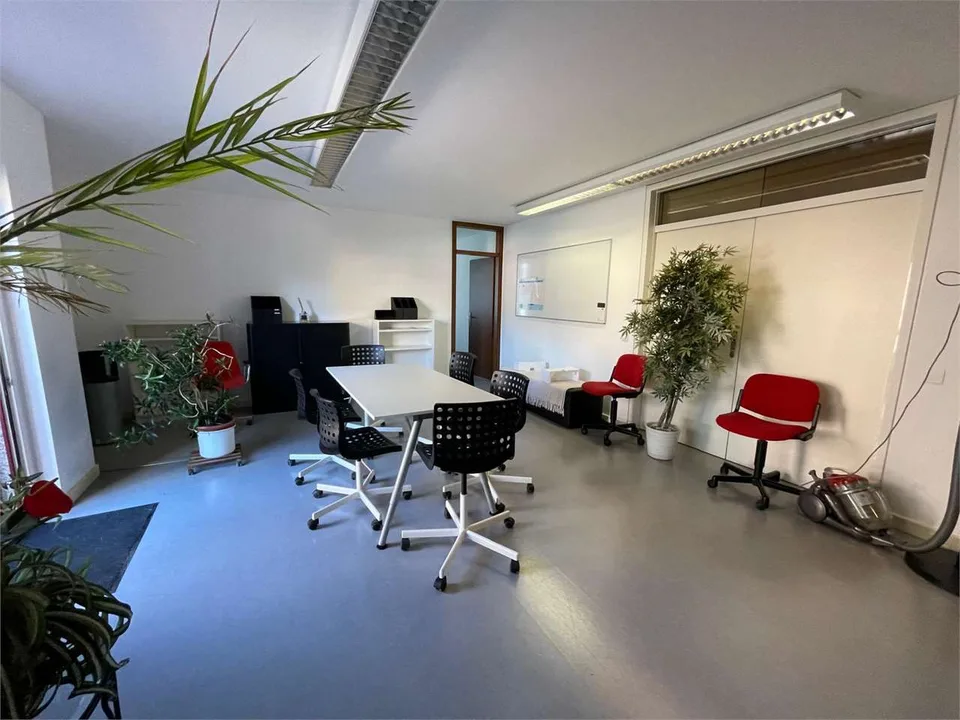 Affittiamo ufficio ammobiliato 3 locali ad Agno con ampia terrazza