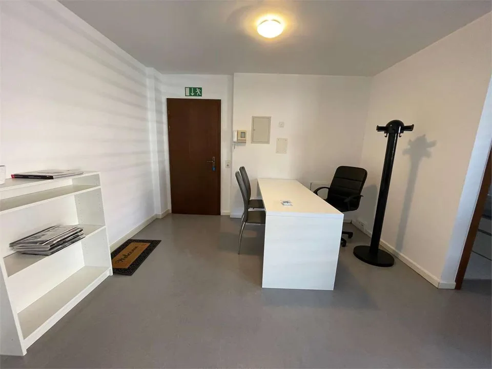 Büro mit 3 Räumen in Agno mit großer Terrasse zu vermieten