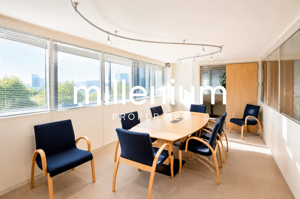 Business Center Premium - Bureaux d'Exception avec Vue sur le Lac