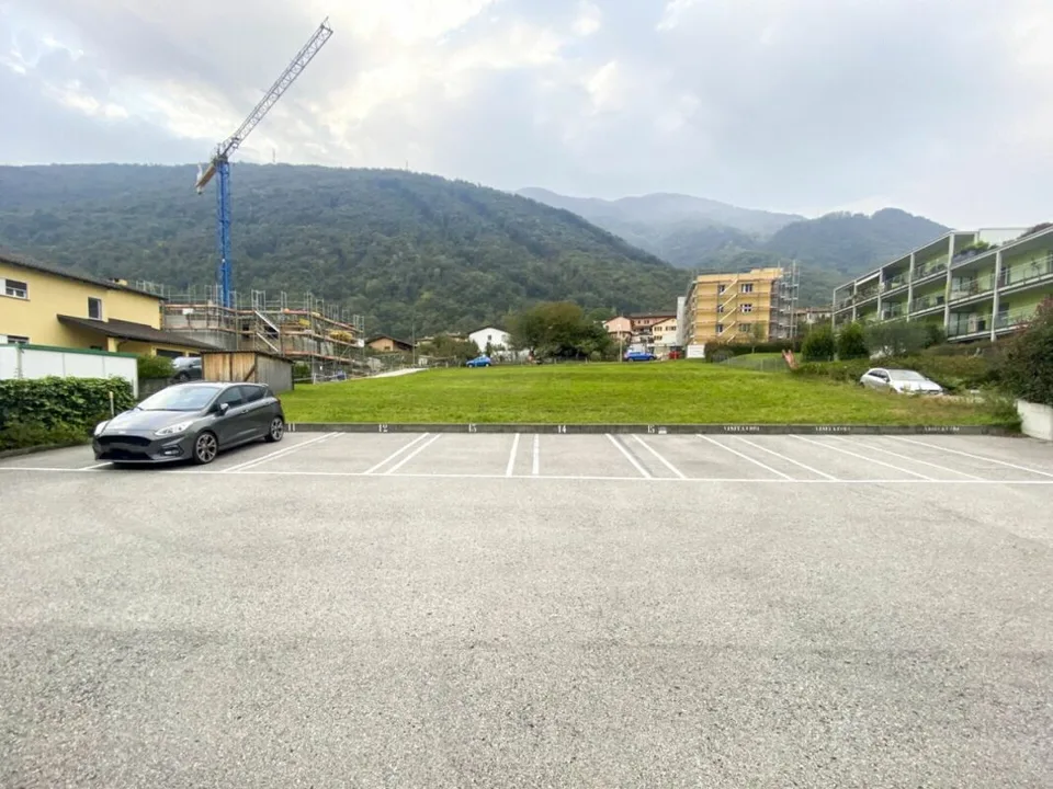 Parcheggi esterni Bedano