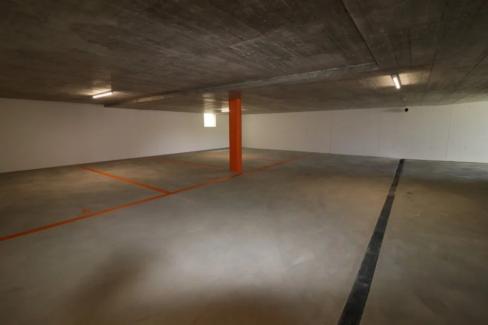 Place de parking en garage souterrain à louer