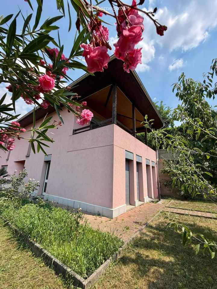 Unabhängiges Haus mit Garten