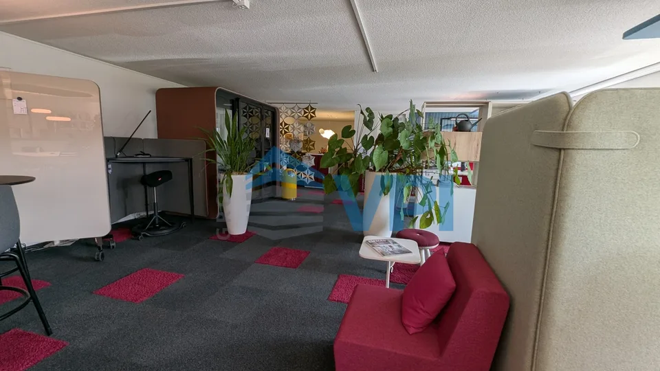 Mont-sur-Lausanne - Beau bureau de 486m2 avec quai de déchargement